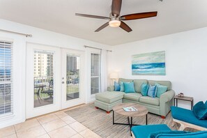 Smart TV, reproductor de DVD, libros y videoteca 