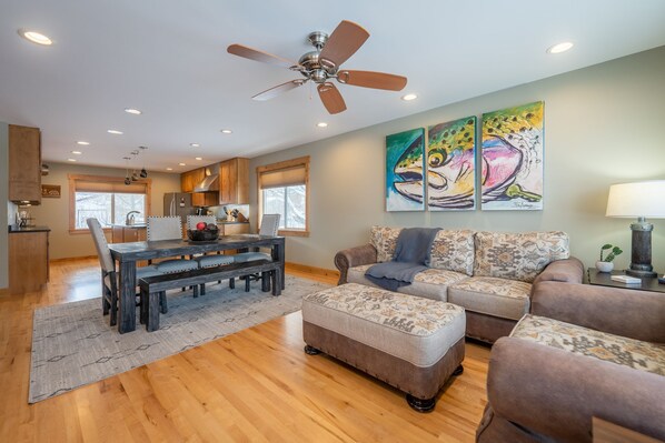 Smart TV, books, offices