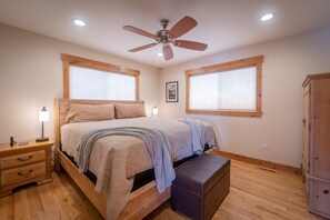 3 bedrooms, desk, travel crib, free WiFi