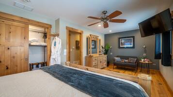 3 bedrooms, desk, travel crib, free WiFi