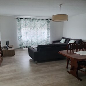 TV - Levada Apartment (Ponta Delgada)