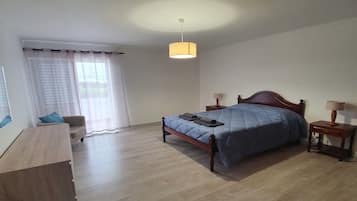 2 bedrooms, desk, soundproofing, iron/ironing board