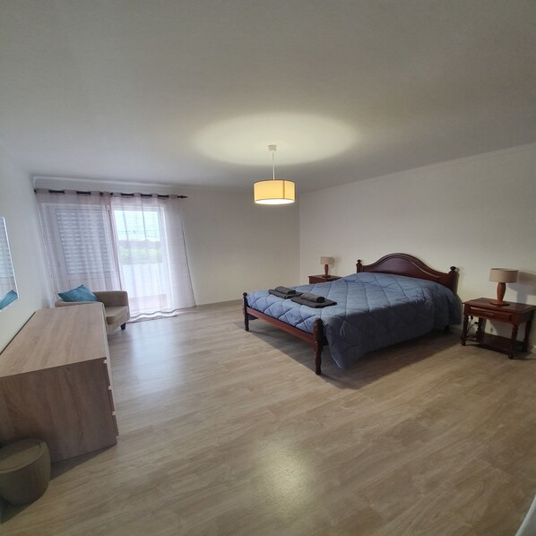 2 bedrooms, desk, soundproofing, iron/ironing board