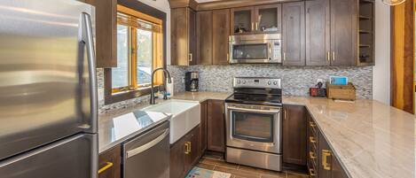 Refrigerador, microondas, horno, placa de cocina