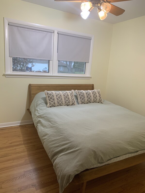 3 bedrooms, iron/ironing board, WiFi, bed sheets