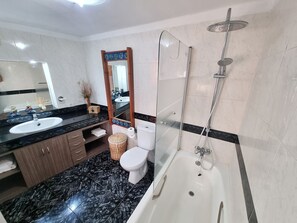 Bathtub, free toiletries, hair dryer, towels - Vivienda Vacacional Ca Na Paula (La Orotava)