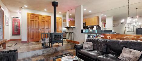 Tv, dvd-spelare och böcker