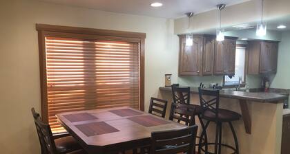 Lovely 3BR Close to Downtown