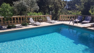 Sesongbasert utendørsbasseng