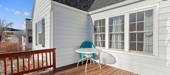 Charming 1940's Cottage in central location