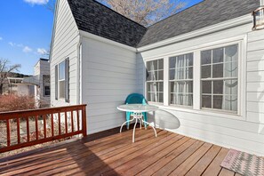 Outdoor dining - Charming 1940's Cottage in central location (Rapid City)