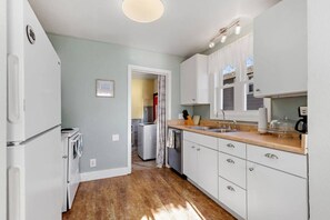 Coffee/tea maker - Charming 1940's Cottage in central location (Rapid City)