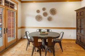 Dining - Lodge-style Condo in the Heart of Big Sky (Big Sky)