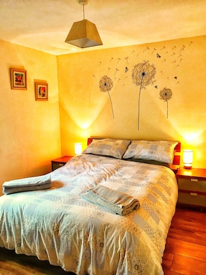 3 habitaciones, tabla de planchar con plancha, cuna de viaje y wifi