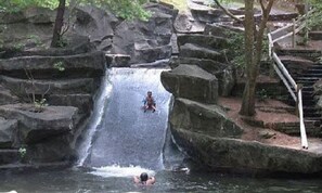 من حمّامات السباحة المغطاة، حمّام سباحة خار جي