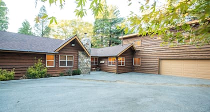 Secluded cabin on 20 beautiful, wooded acres. Hot tub, 3 fireplaces, pool table.