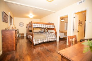 5 bedrooms, in-room safe, desk, iron/ironing board
