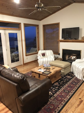 Smart TV, fireplace, DVD player