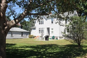 Exterior - Spacious Updated Victorian, A/C, Walk to Beach, Close to Town  (Narragansett)