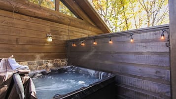 Tina de hidromasaje al aire libre