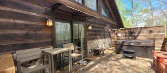 Treehouse C - A Suite Getaway for Two