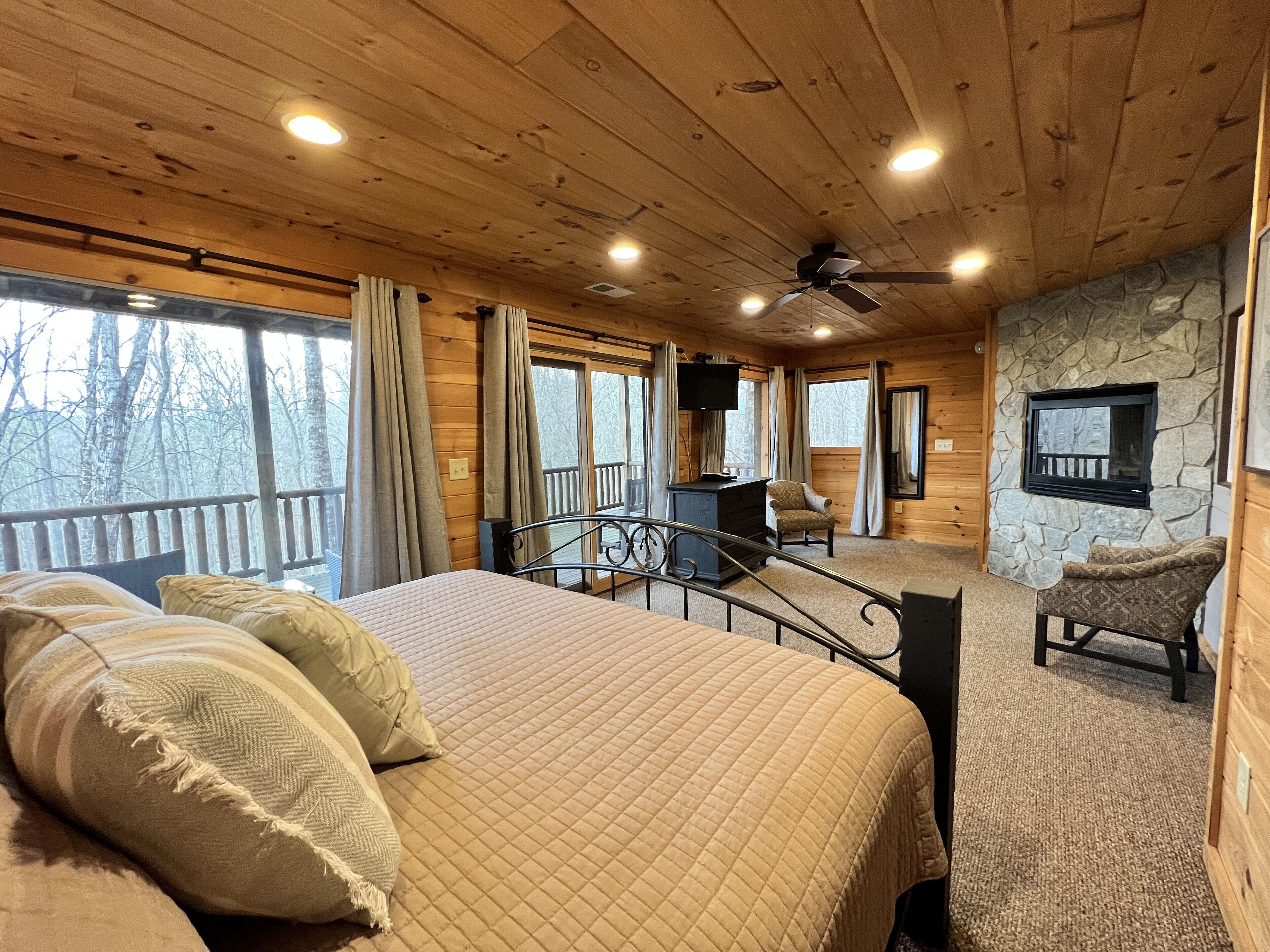 3 bedrooms, iron/ironing board, internet, bed sheets