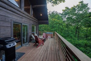 Outdoor dining - Watershed 7 - Ideal for Couples' Retreat or Family Gathering (Bryson City)
