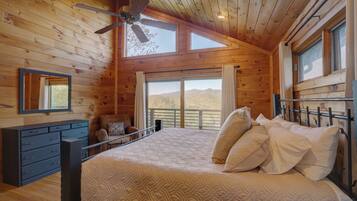 2 bedrooms, iron/ironing board, internet, bed sheets