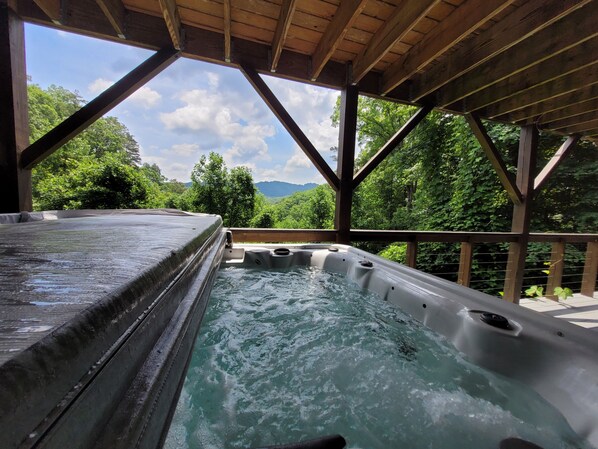 Outdoor spa tub