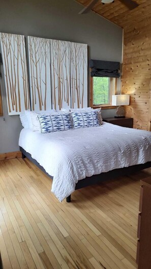 2 bedrooms, iron/ironing board, Internet