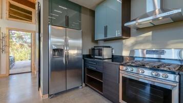Coffee/tea maker, microwave, oven, stovetop