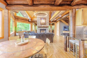 Dining - Fontana View 2 - Open Floor-plan with Two Master Suites (Almond)