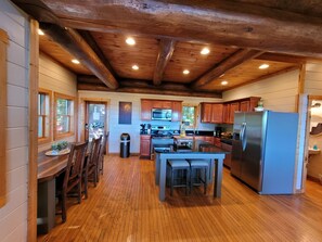 Microonde, forno, piano cottura, lavastoviglie