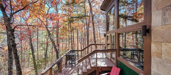 Woodland Loft 2 - Modern-Industrial Mountain Getaway for Two