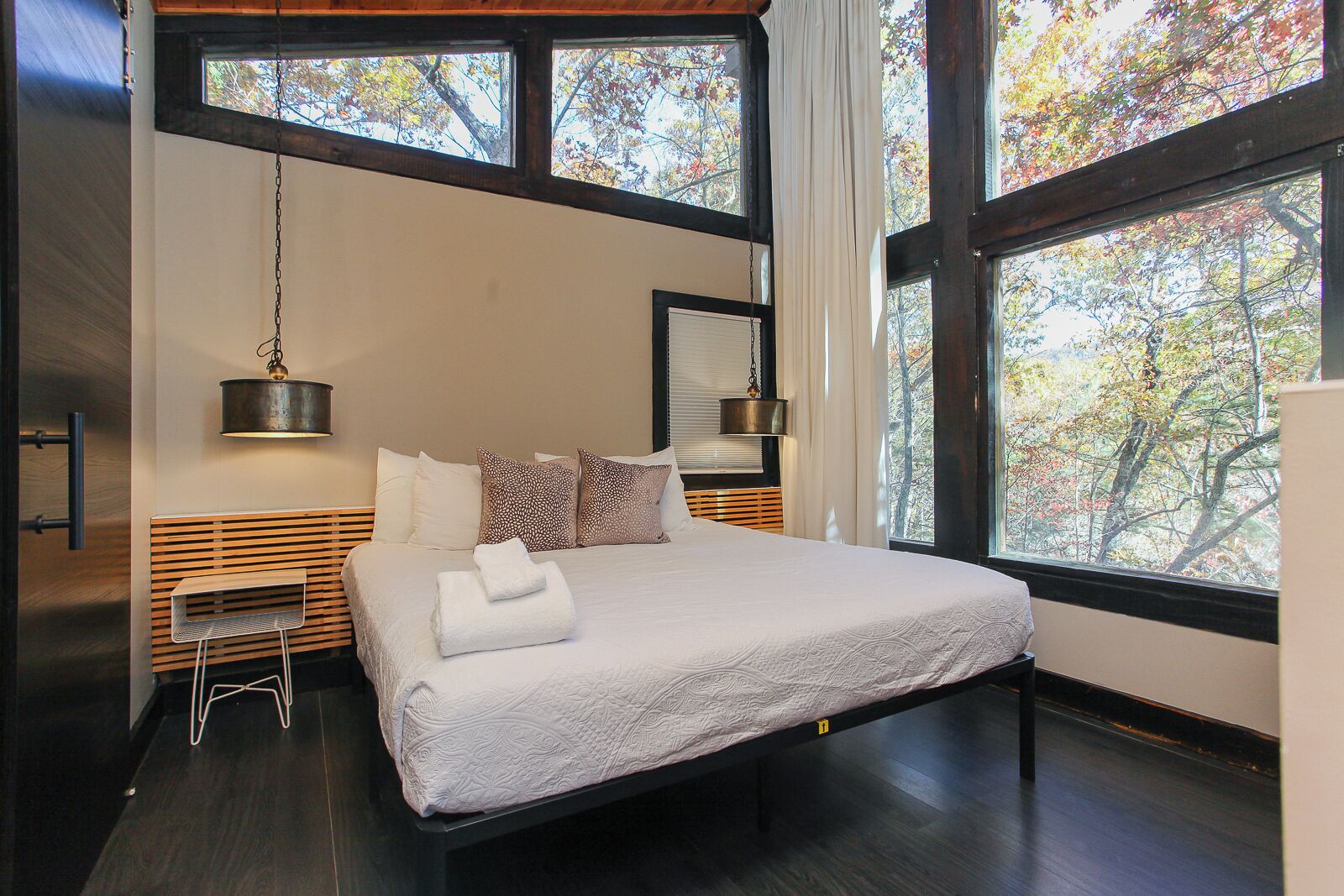 1 bedroom, iron/ironing board, internet