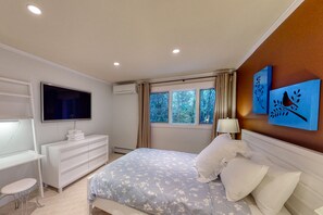 5 bedrooms, iron/ironing board, internet, bed sheets