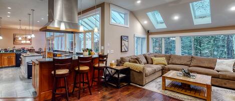 TV, peis, videospill og DVD-spiller