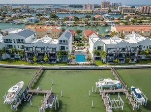Marina - Waterfront 4/3 Townhouse with Pool, Steps to the #1 Beach (Clearwater)