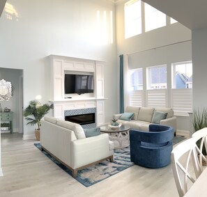 Smart TV, fireplace, DVD player, books