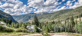 2BR East Vail condo | Mountain View | Steps to Ski Shuttle | Seasonal pool