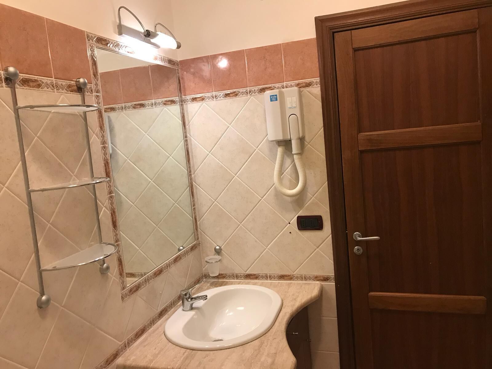 Combinazione doccia/vasca, asciugacapelli, bidet, asciugamani