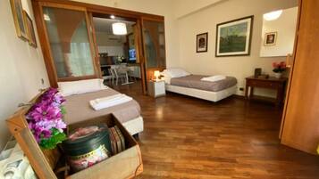 3 bedrooms, desk, iron/ironing board, free WiFi