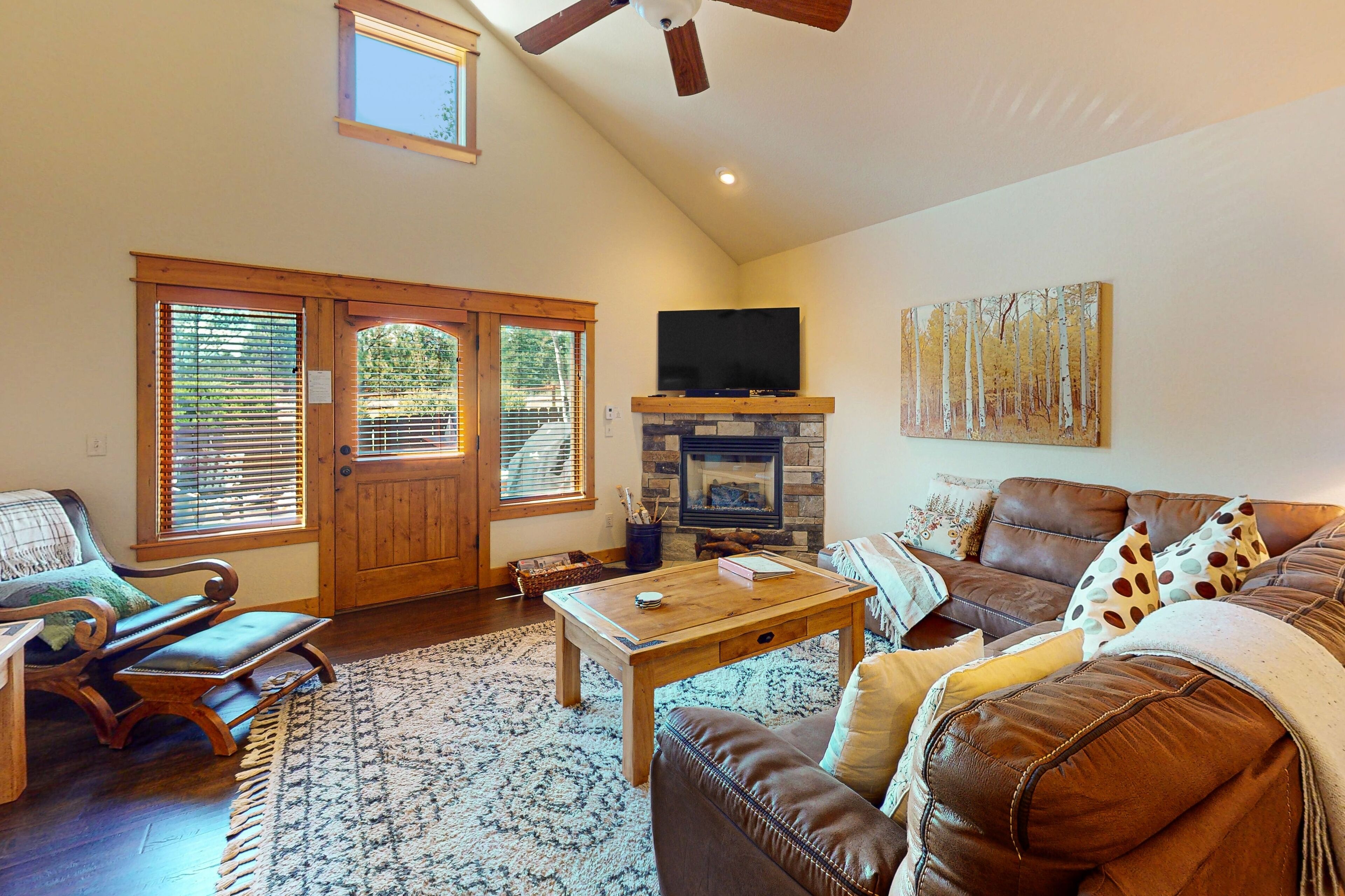 Luxurious dog-friendly townhome near Lake Estes with fantastic views