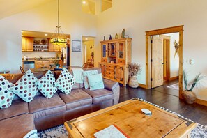 TV, peis, DVD-spiller og bøker