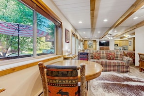 電視、DVD 播放機、書籍