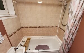 Lägenhet Comfort | Badrum | Hårtork, tvål, schampo och toalettpapper