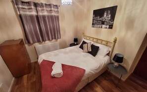 Comfort Apartment | 3 bedrooms, individually furnished, iron/ironing board, free WiFi - Sensational Stay - Dill Road (Aberdeen)