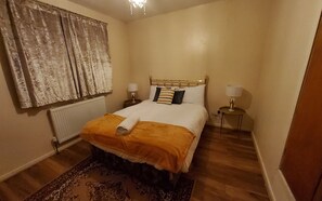 Comfort Apartment | 3 bedrooms, individually furnished, iron/ironing board, free WiFi - Sensational Stay - Dill Road (Aberdeen)