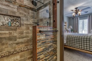 Family House, 3 Bedrooms, Non Smoking, Mountain View | Bathroom | Shower, bidet, towels, soap - Tree Tops by HoneyBear Cabins (Gatlinburg)