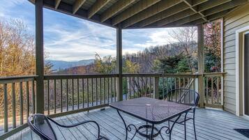 Family House, 3 Bedrooms, Non Smoking, Mountain View | Terrace/patio